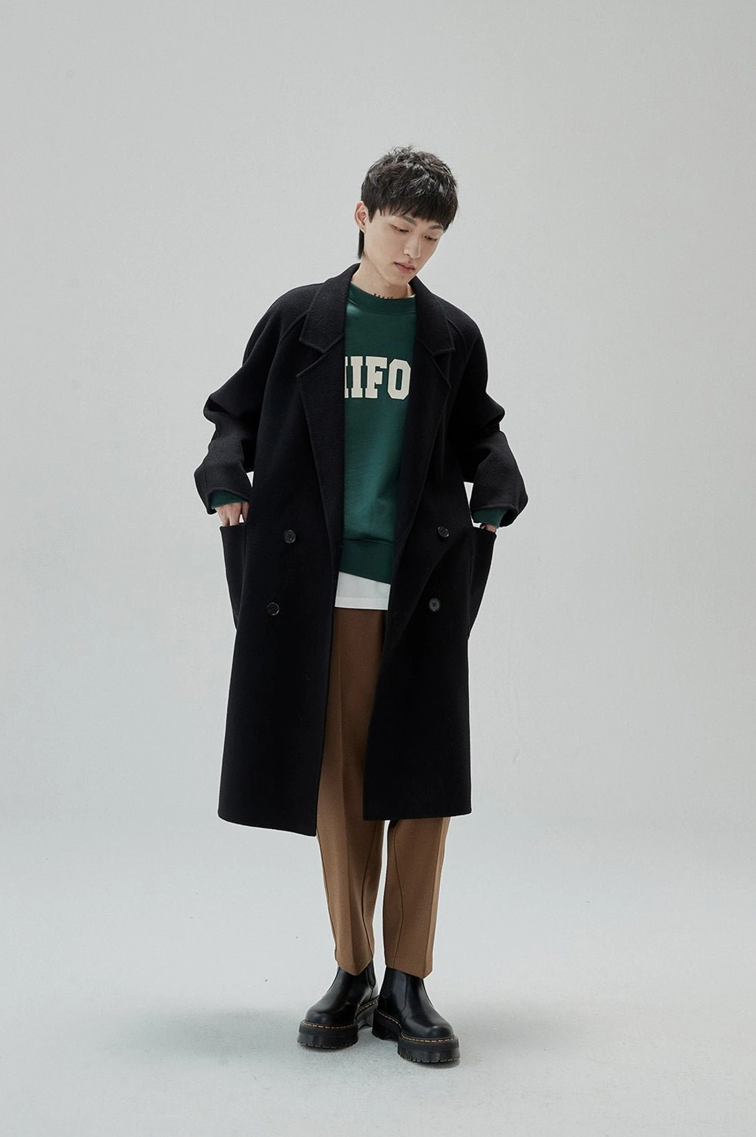 Everyday men's sweatshirt with comfortable ribbed crew neck and oversized streetwear fit