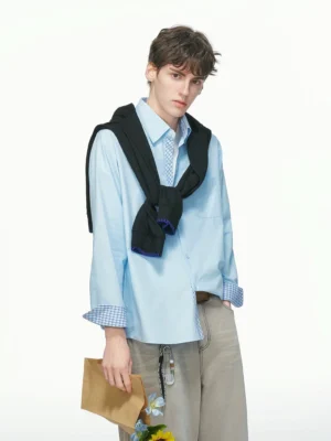 Men's light blue contrast gingham cuff cotton Oxford shirt in relaxed Korean streetwear styling, front three-quarter view