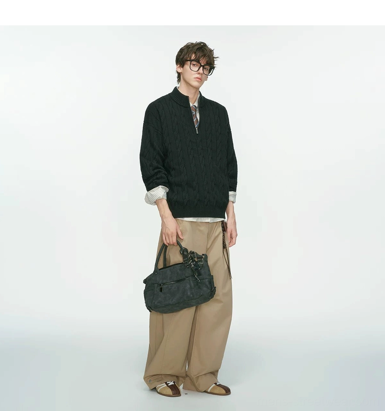 Additional image of the men’s oversized cable-knit sweater for modern everyday layering