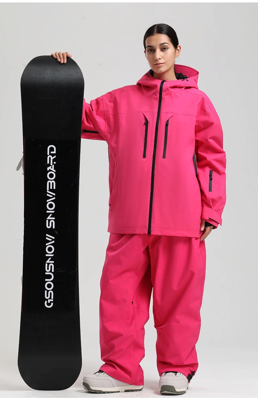 Oversized ski and snowboard jacket made for easy layering over warm midlayers in cold weather
