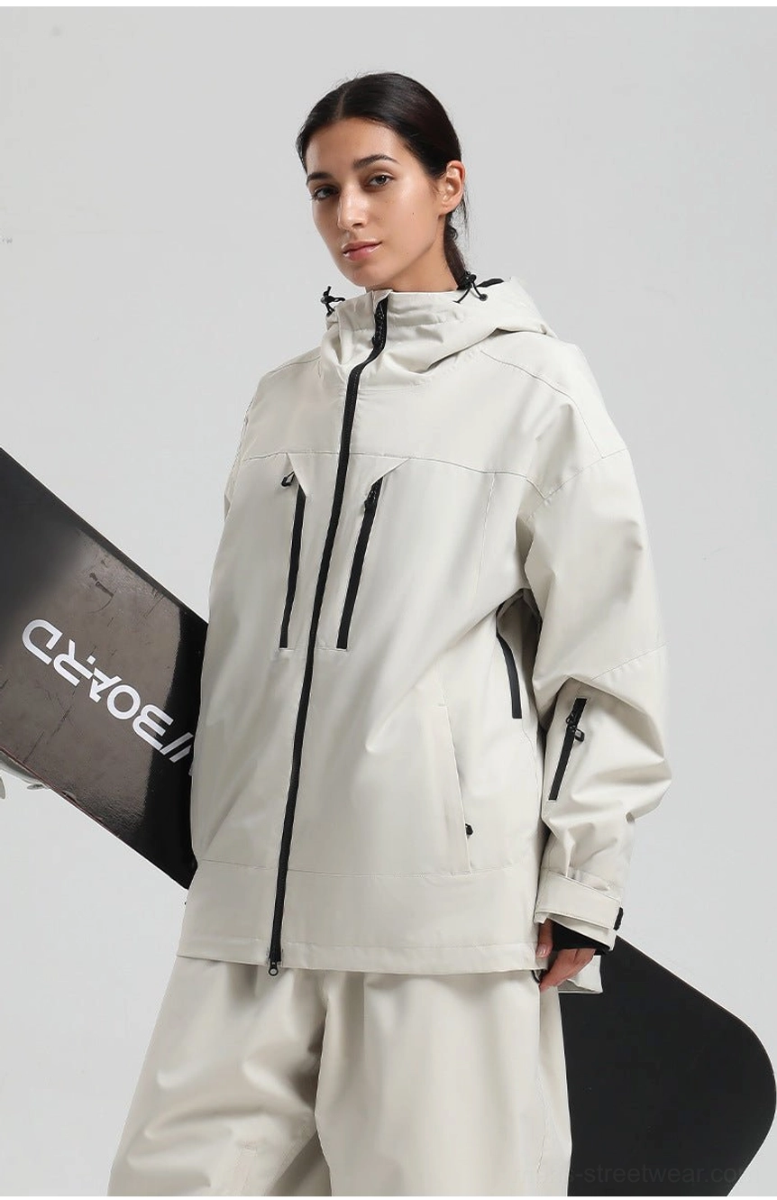 Men’s ski jacket with relaxed proportions and weather-conscious polyester construction for winter outdoor wear