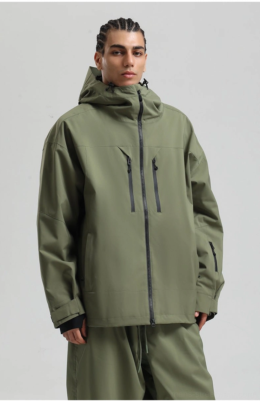 Technical men’s winter jacket with zip closure and functional pockets styled for snowboarding and streetwear