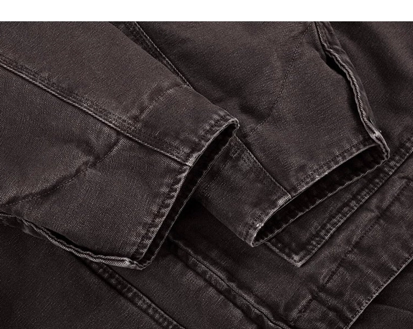 Relaxed mens streetwear jacket in durable canvas with quilted lining, zipper closure, and adjustable sleeves