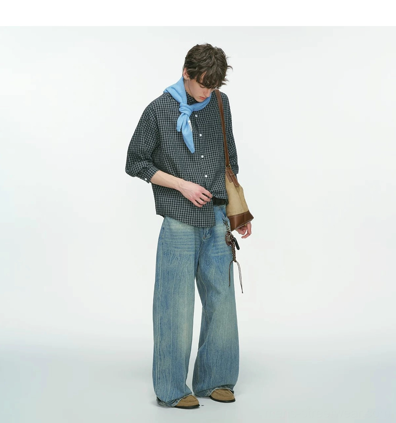 Relaxed fit plaid grid shirt for everyday campus, coffee shop, travel, and contemporary Asian streetwear outfits