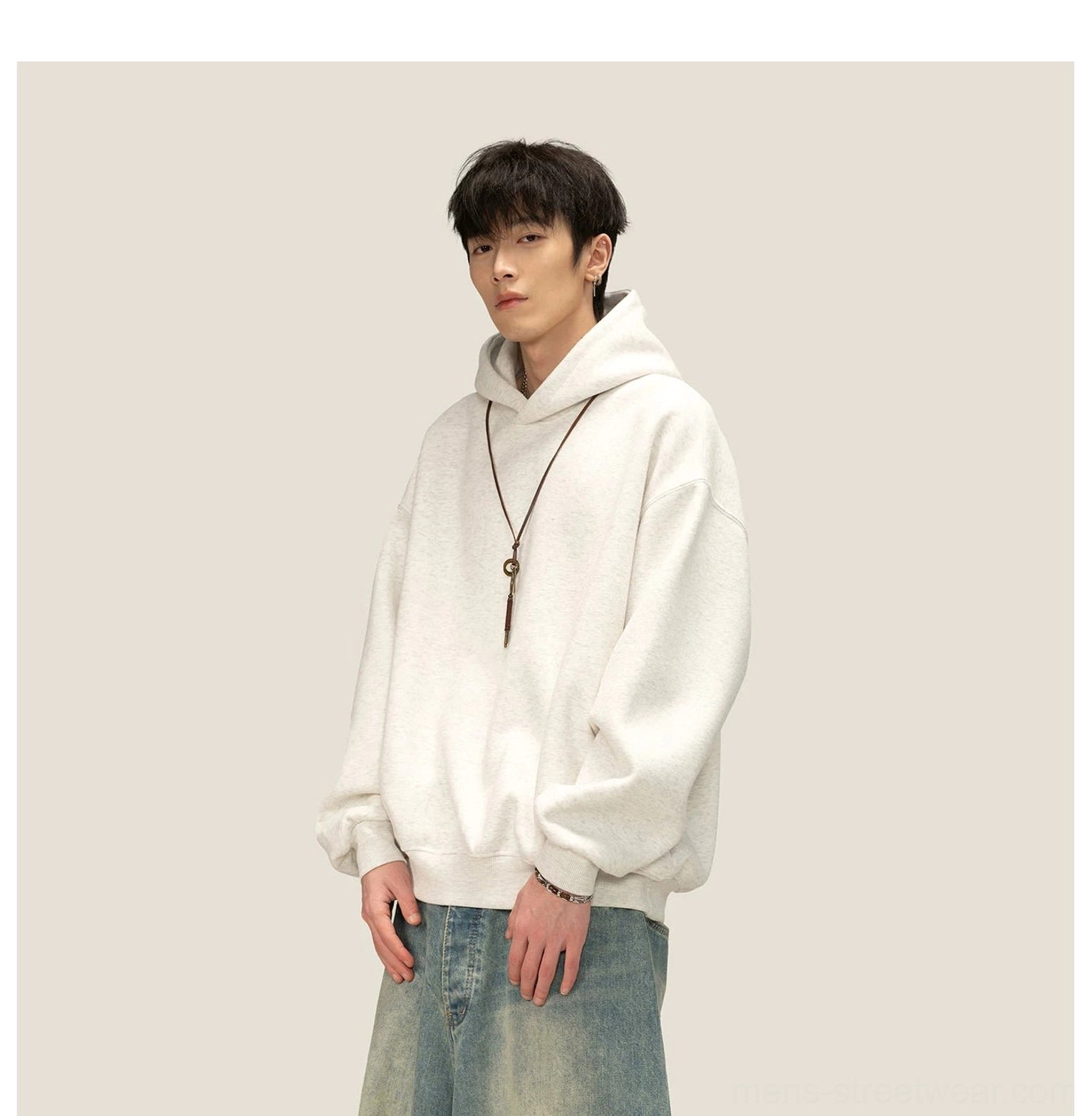 Minimal oversized fleece hoodie product detail for casual layering and modern East Asian streetwear outfits