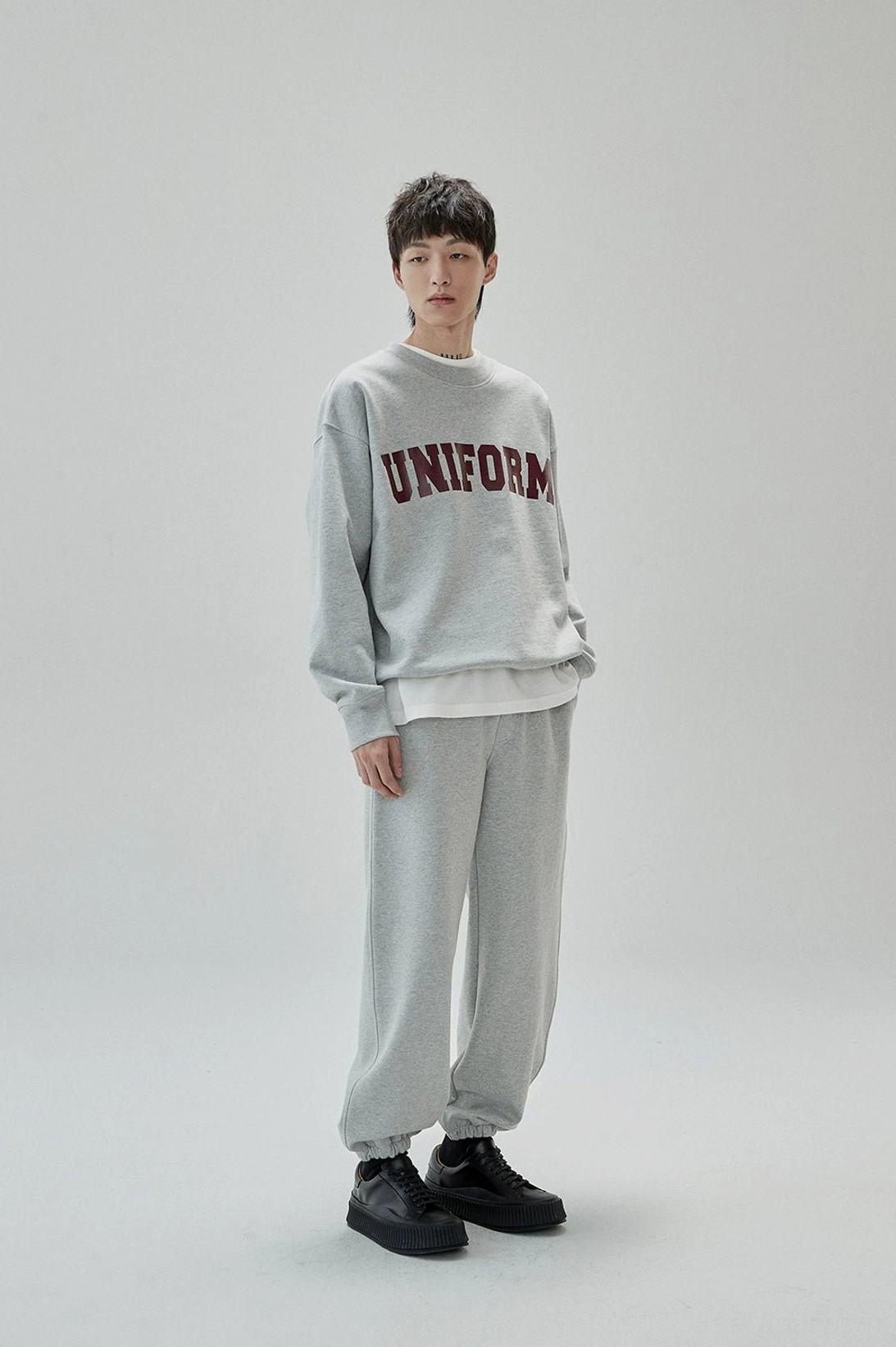 Minimal retro graphic sweatshirt with arched lettering and comfortable dropped shoulders