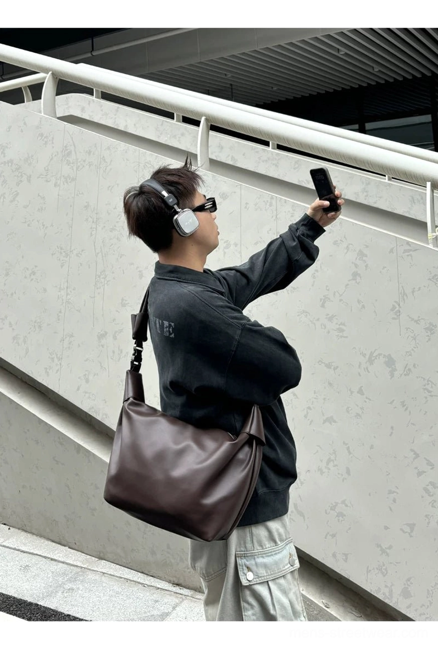 Minimalist PU leather streetwear crossbody shoulder sling bag product detail and urban everyday carrying design