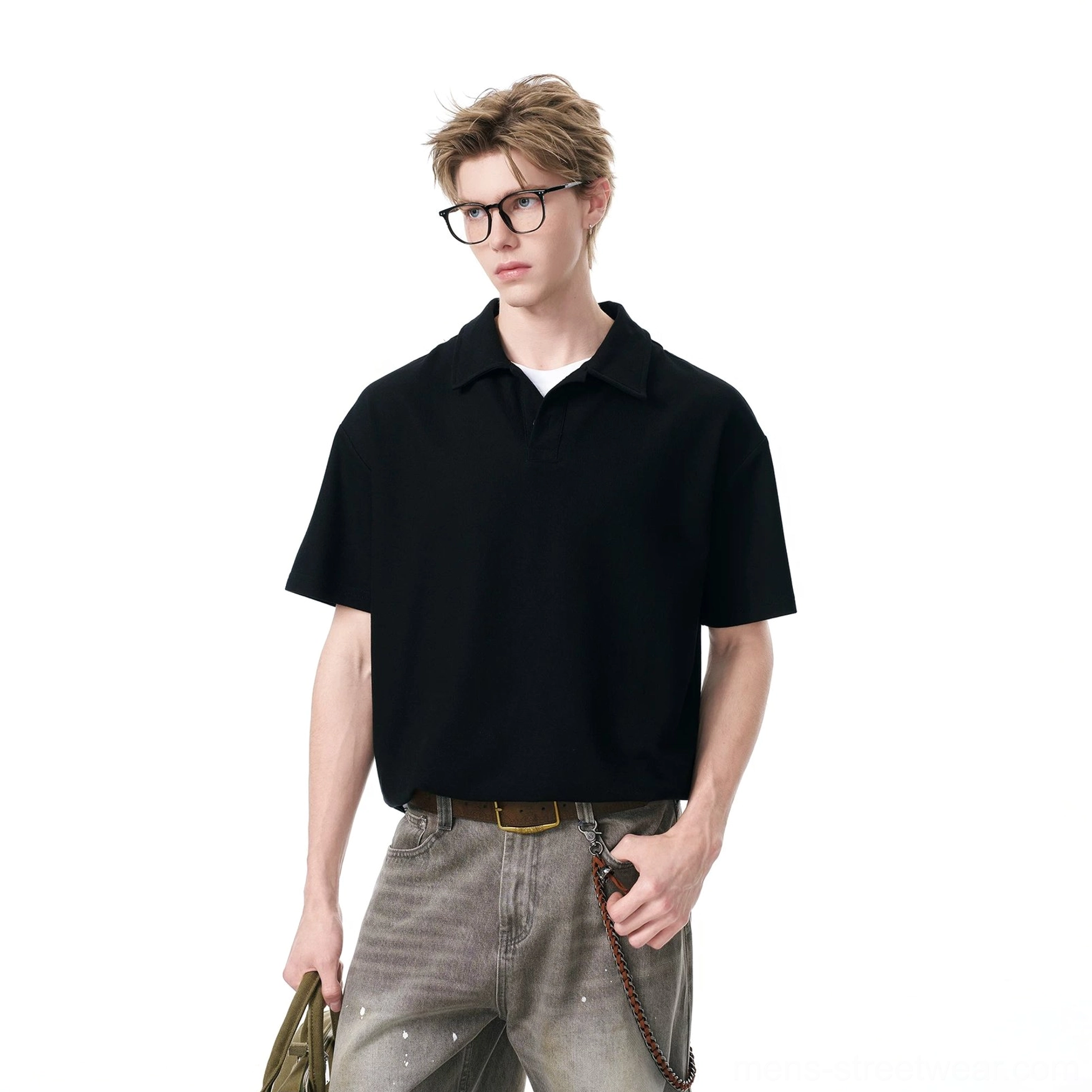 Minimalist relaxed polo shirt in mid-weight knit fabric for layered East Asian street fashion