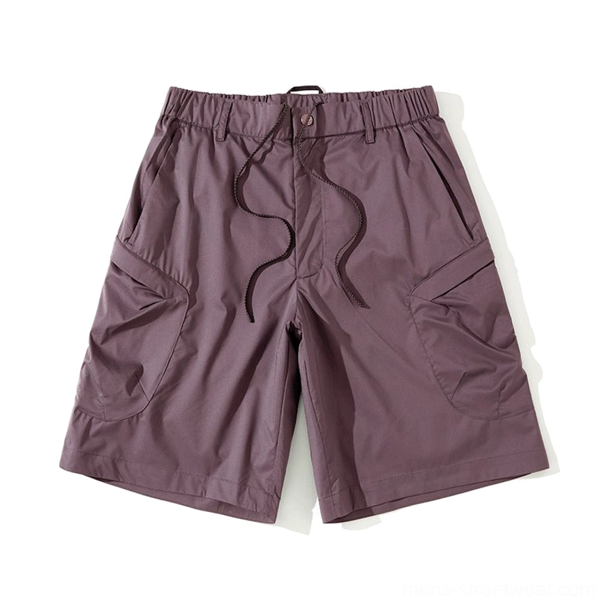 Modern men's utility cargo shorts in a relaxed streetwear silhouette with breathable fabric, outdoor protection, and functional pockets