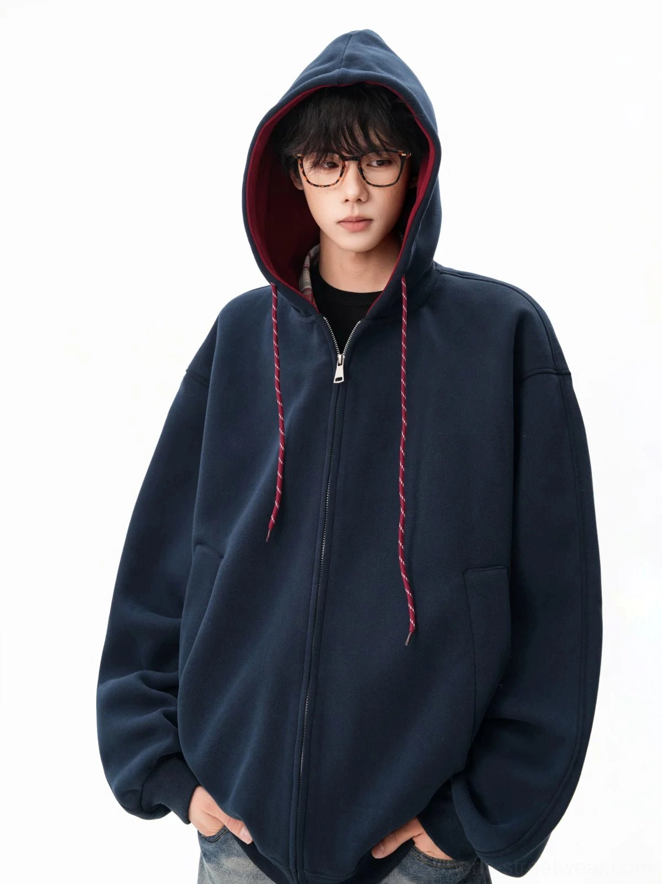 Modern Seoul streetwear hoodie featuring a loose silhouette, full zipper, ribbed cuffs, and fleece construction
