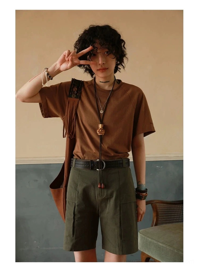 Modern streetwear raglan T-shirt with double-layer crew neck and casual cotton silhouette