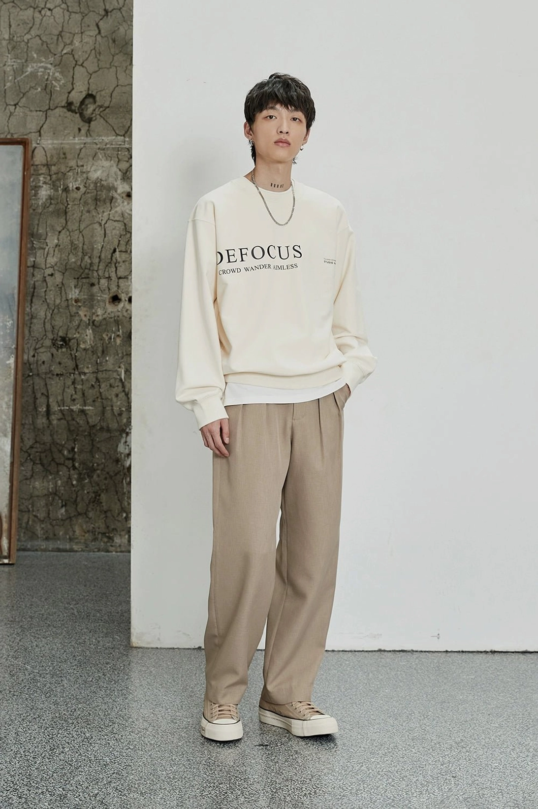 Oatmeal double-pleated wide-leg pants paired with a letter print sweatshirt for casual streetwear