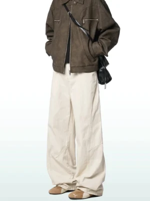 Off-white wide-leg cargo trousers styled with a brown cropped leather jacket, showing the clean neutral color, flat waistband and relaxed Korean fashion silhouette