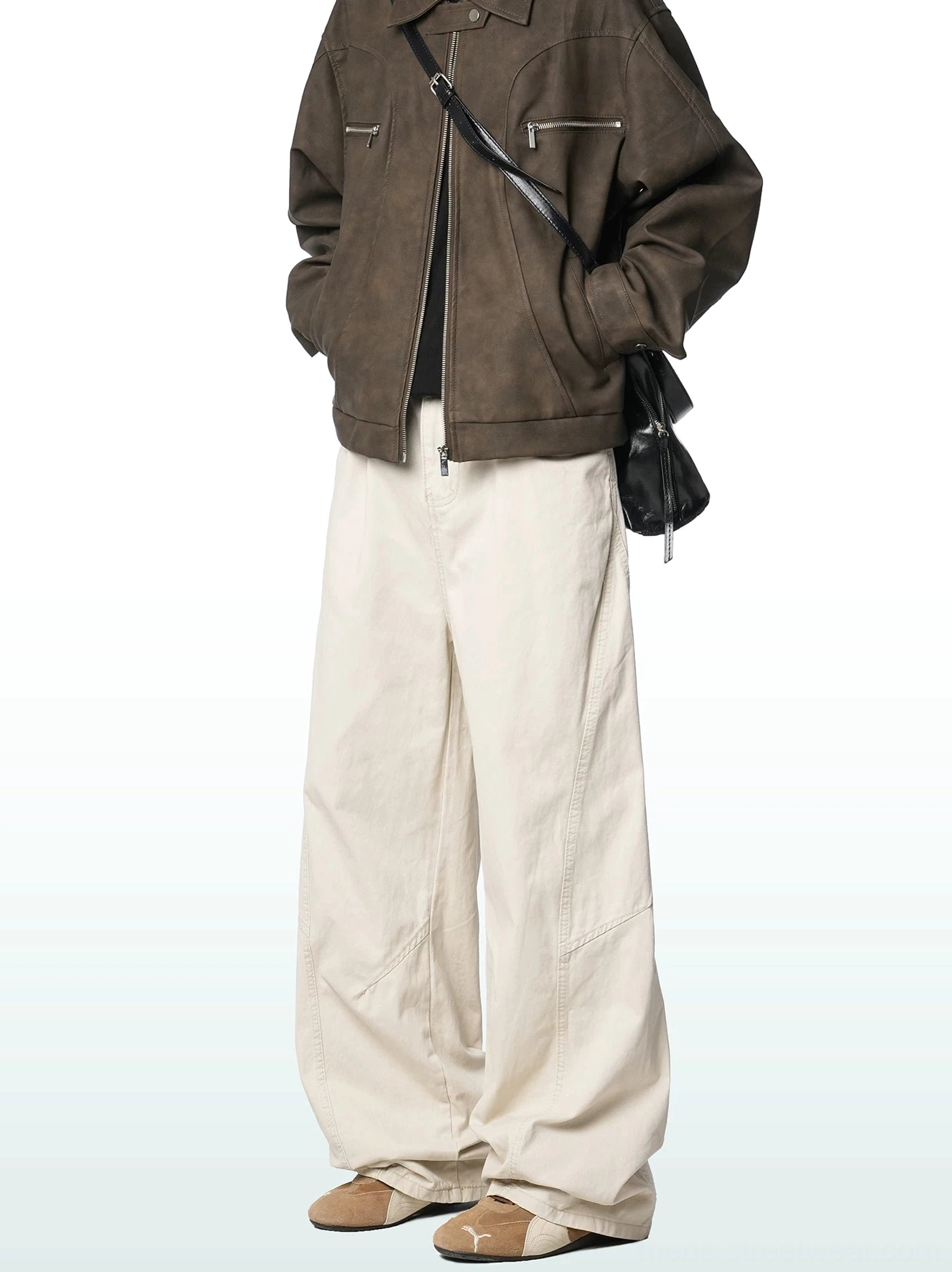 Off-white wide-leg cargo trousers styled with a brown cropped leather jacket, showing the clean neutral color, flat waistband and relaxed Korean fashion silhouette