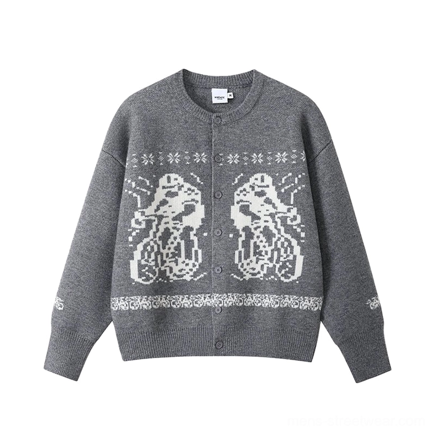 Oversized animal motif jacquard knitwear for men and women with soft winter layering comfort