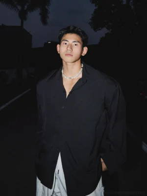 Black oversized men's streetwear dress shirt with button front pointed collar and relaxed Korean fashion silhouette