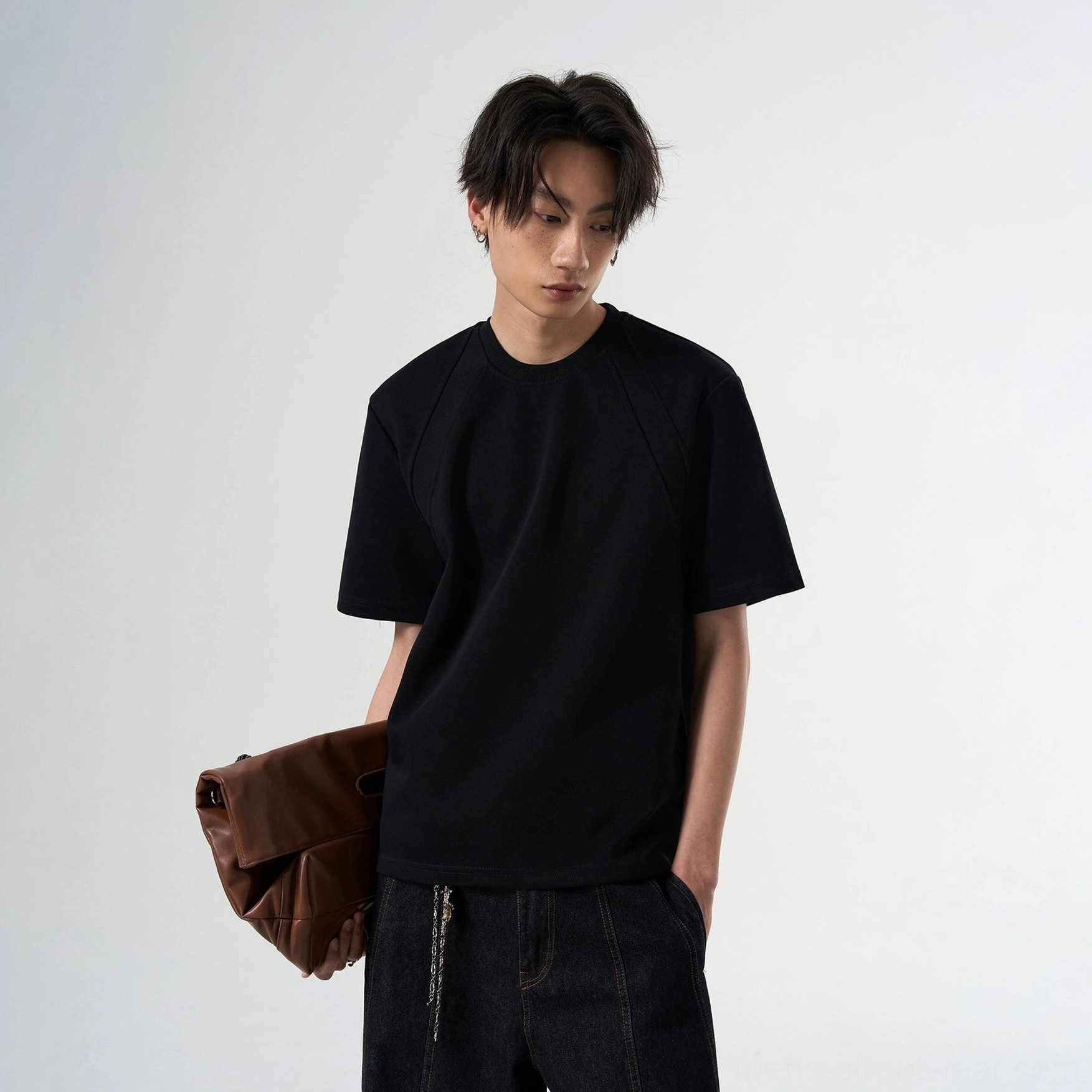 Contemporary oversized raglan T-shirt with relaxed fit for Korean and East Asian streetwear styling