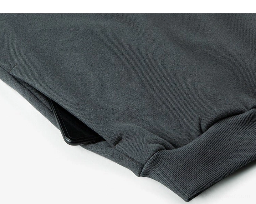 Oversized streetwear hoodie designed for relaxed autumn and winter outfits