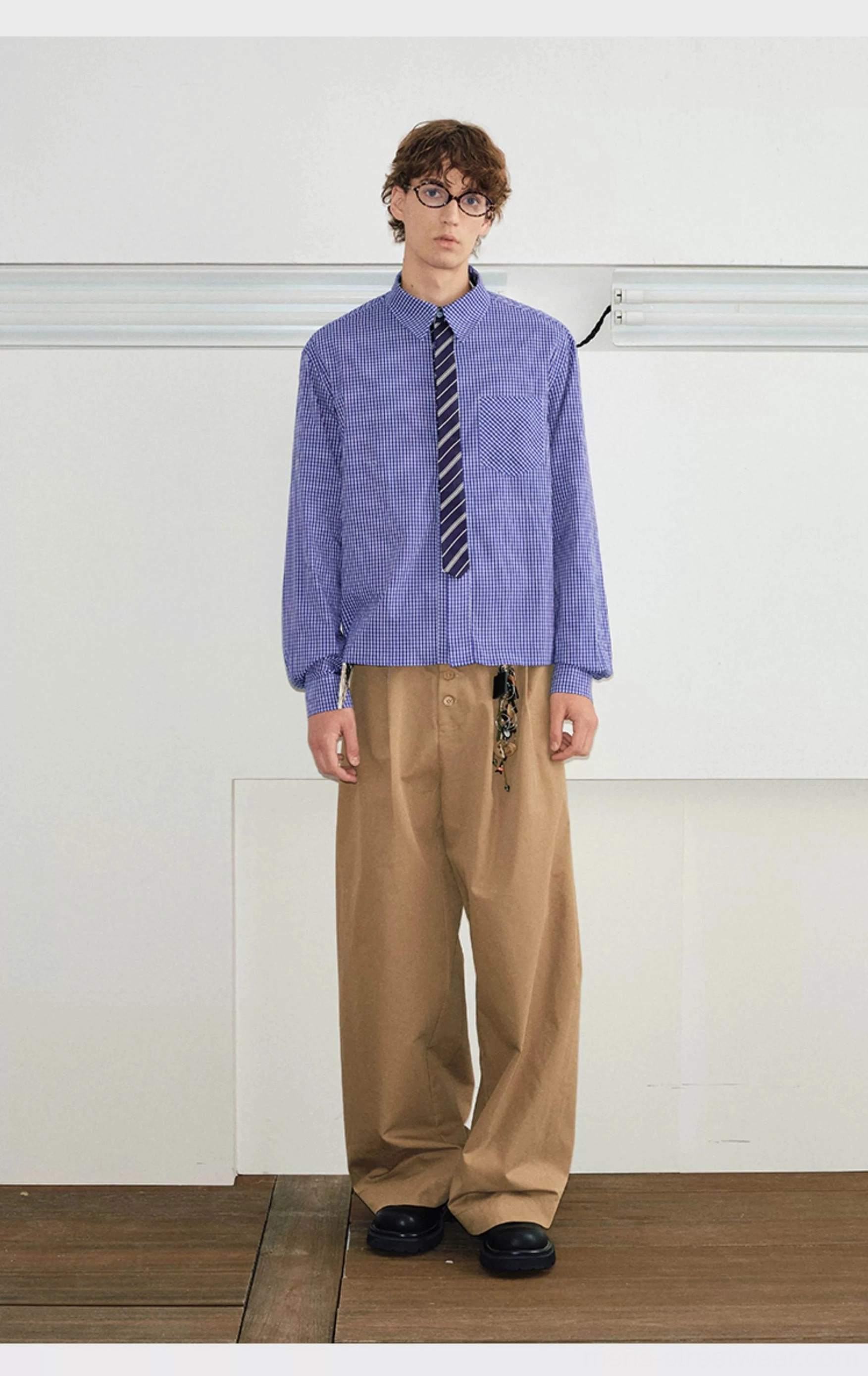 Purple and white checked long-sleeve contrast collar shirt with striped tie styled for modern East Asian fashion
