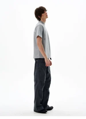 Side view of a heather grey raglan sleeve cropped T-shirt worn with dark cargo pants for a modern Korean streetwear outfit