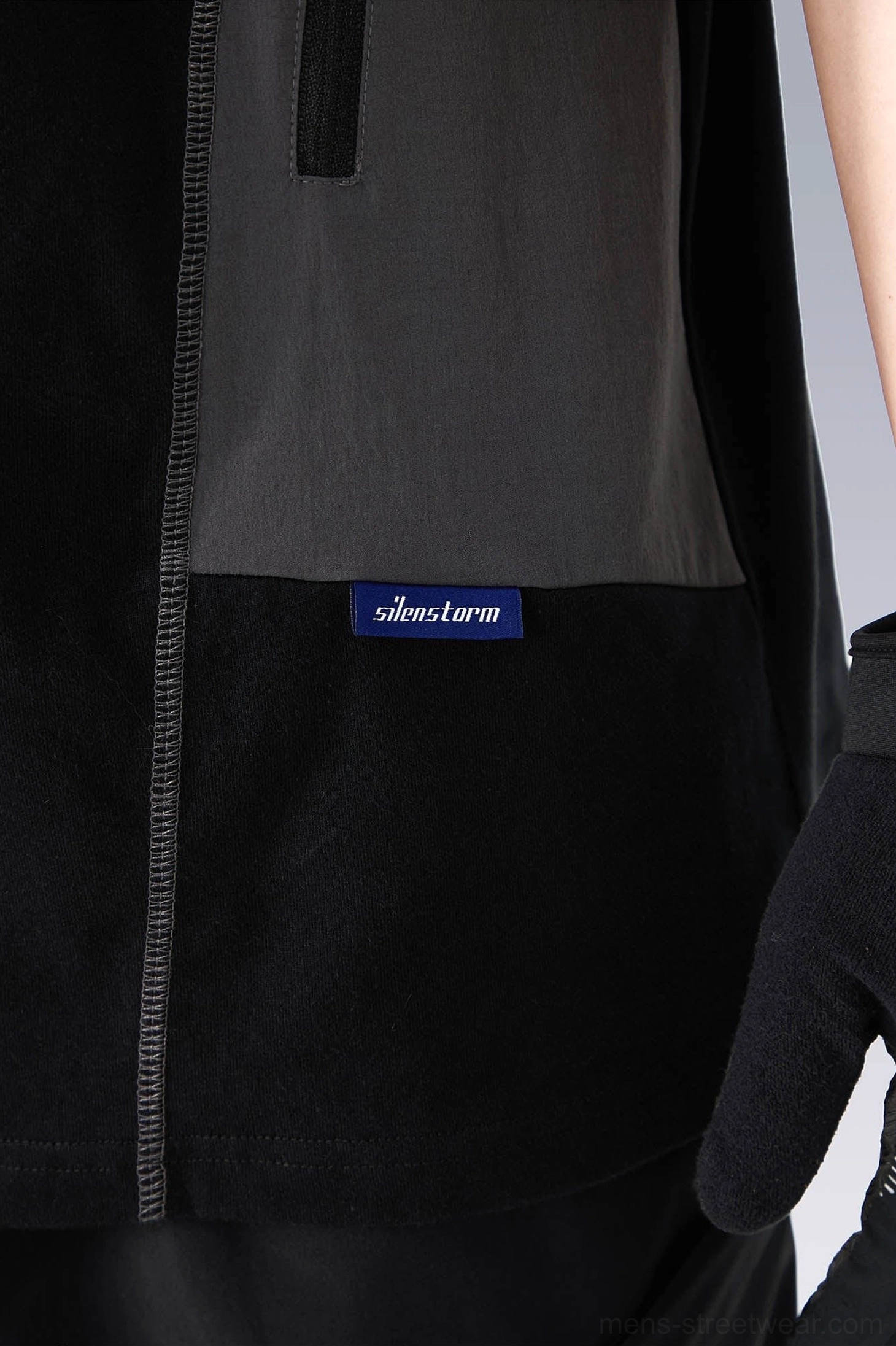 Additional product image of the relaxed black techwear streetwear T-shirt with contrast panel construction and oversized urban silhouette