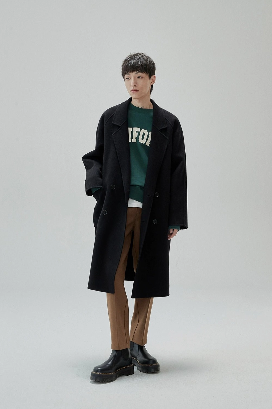 Relaxed fit cotton crewneck with bold UNIFORM print for casual urban outfits