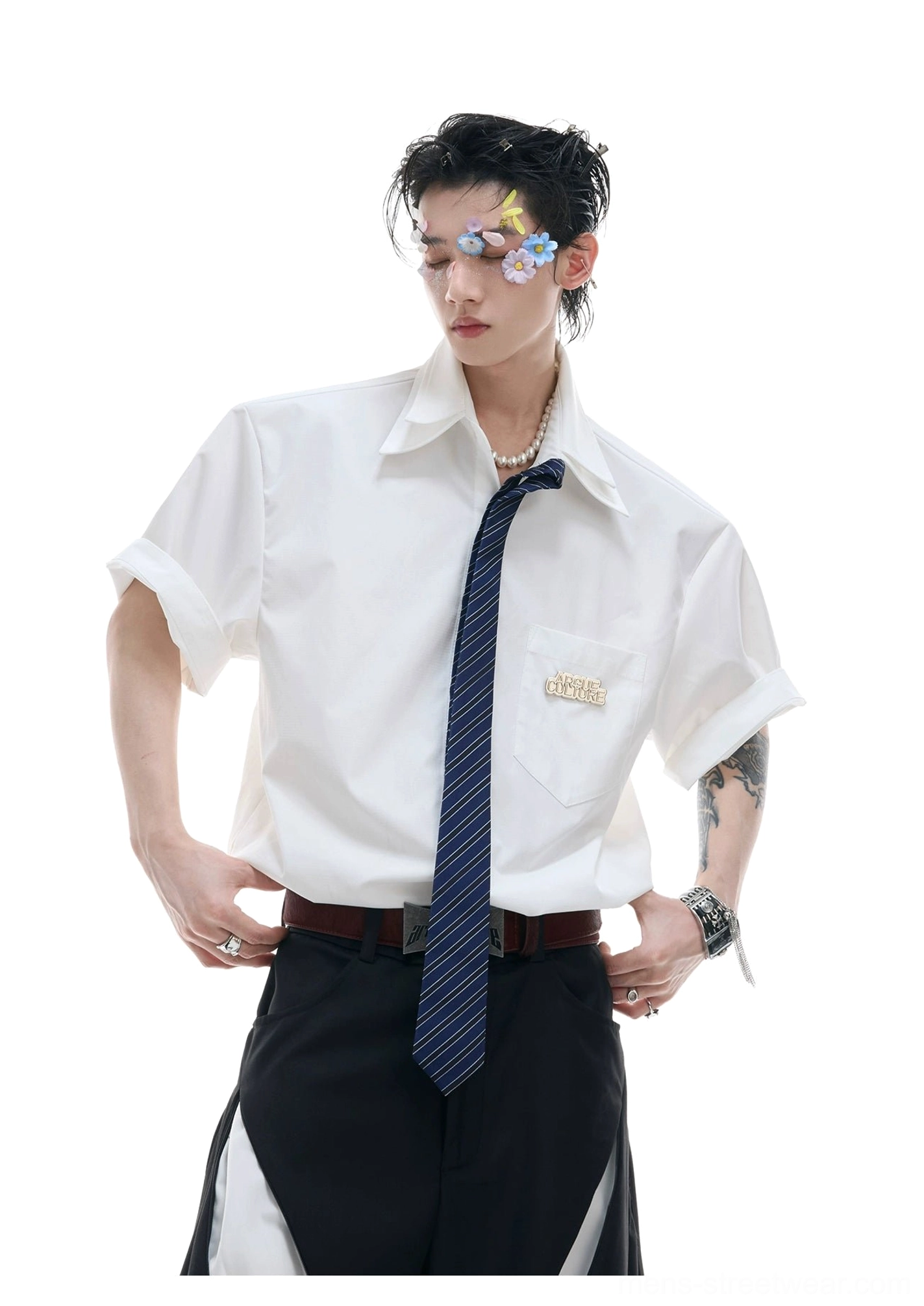 Relaxed short sleeve dress shirt and tie outfit for contemporary Seoul fashion styling
