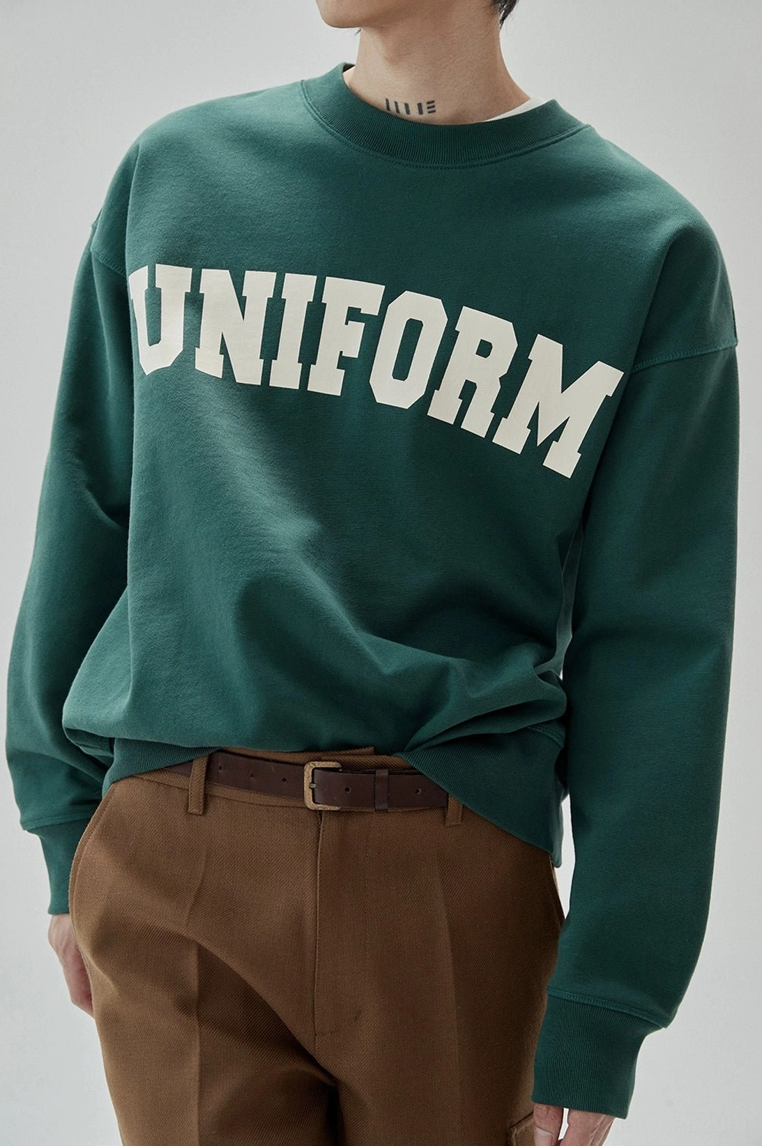 Relaxed UNIFORM cotton sweatshirt with ribbed trim and contemporary Korean fashion appeal