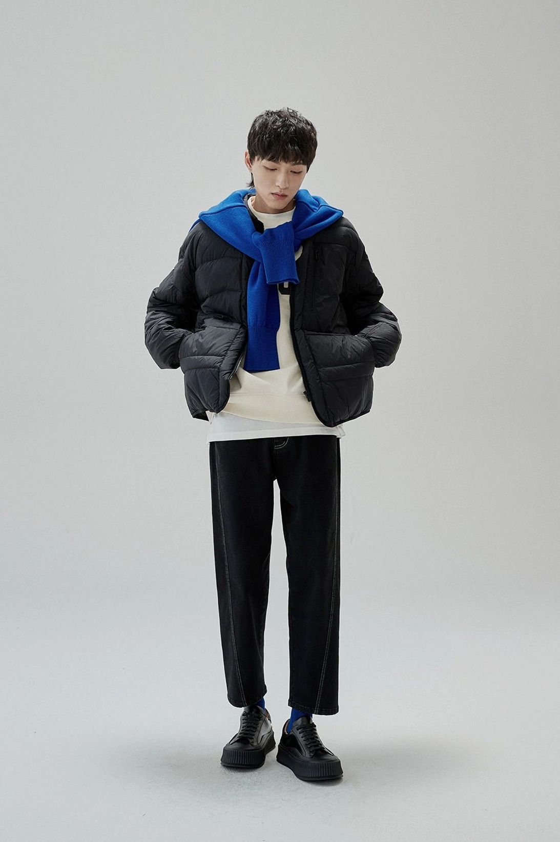 Relaxed UNIFORM sweatshirt combining classic campus lettering with contemporary city fashion