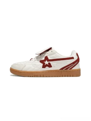 Rice red star panel retro court sneakers side view with rice-white upper, wine-red suede star detail, layered tongue and gum rubber sole