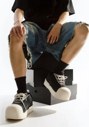 Model wearing black and off-white lace-up platform low boots with casual Seoul streetwear styling