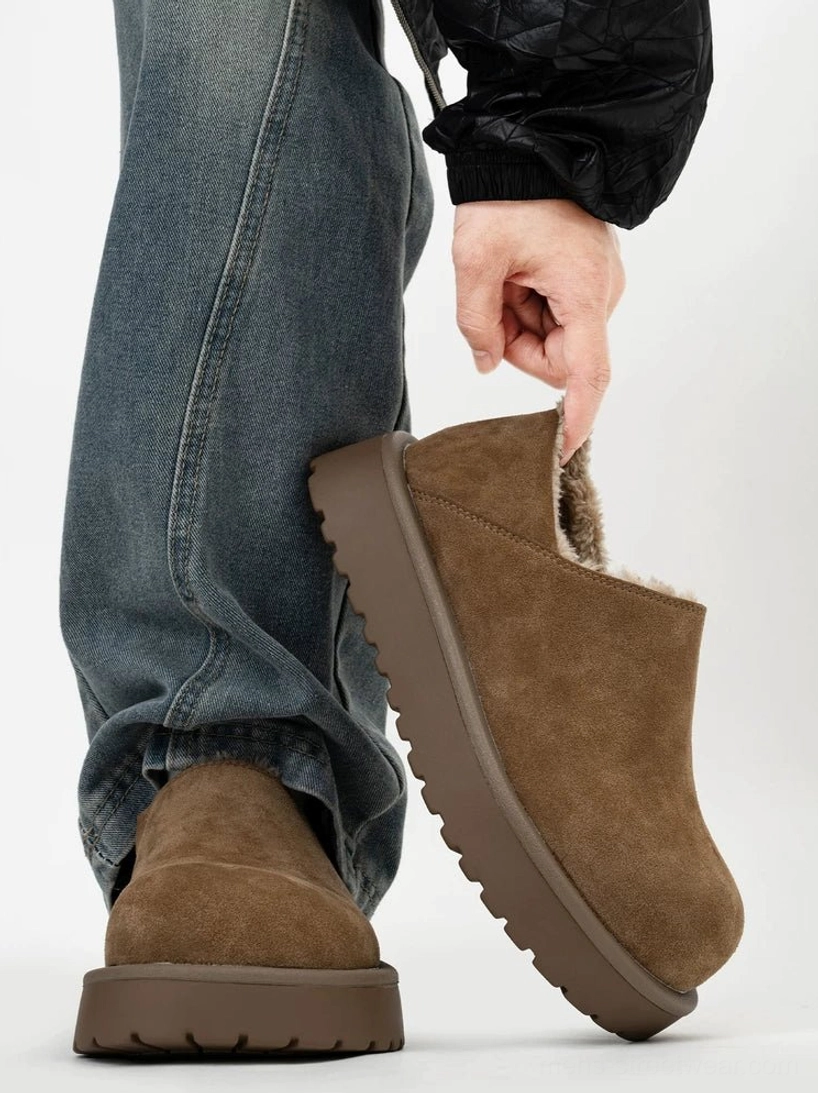 Chestnut shearling-lined platform slip clogs worn with loose jeans and a black jacket, showing the suede upper, plush faux-fur lining, chunky rubber outsole, and Korean streetwear styling
