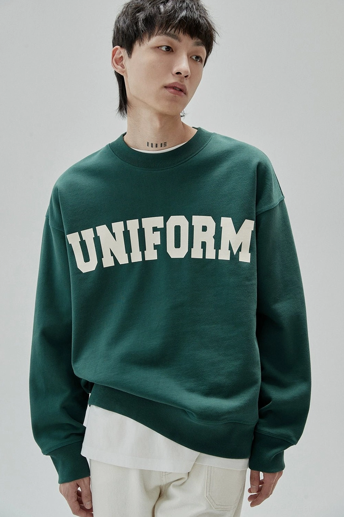 Soft cotton UNIFORM printed sweatshirt suitable for transitional-season layering
