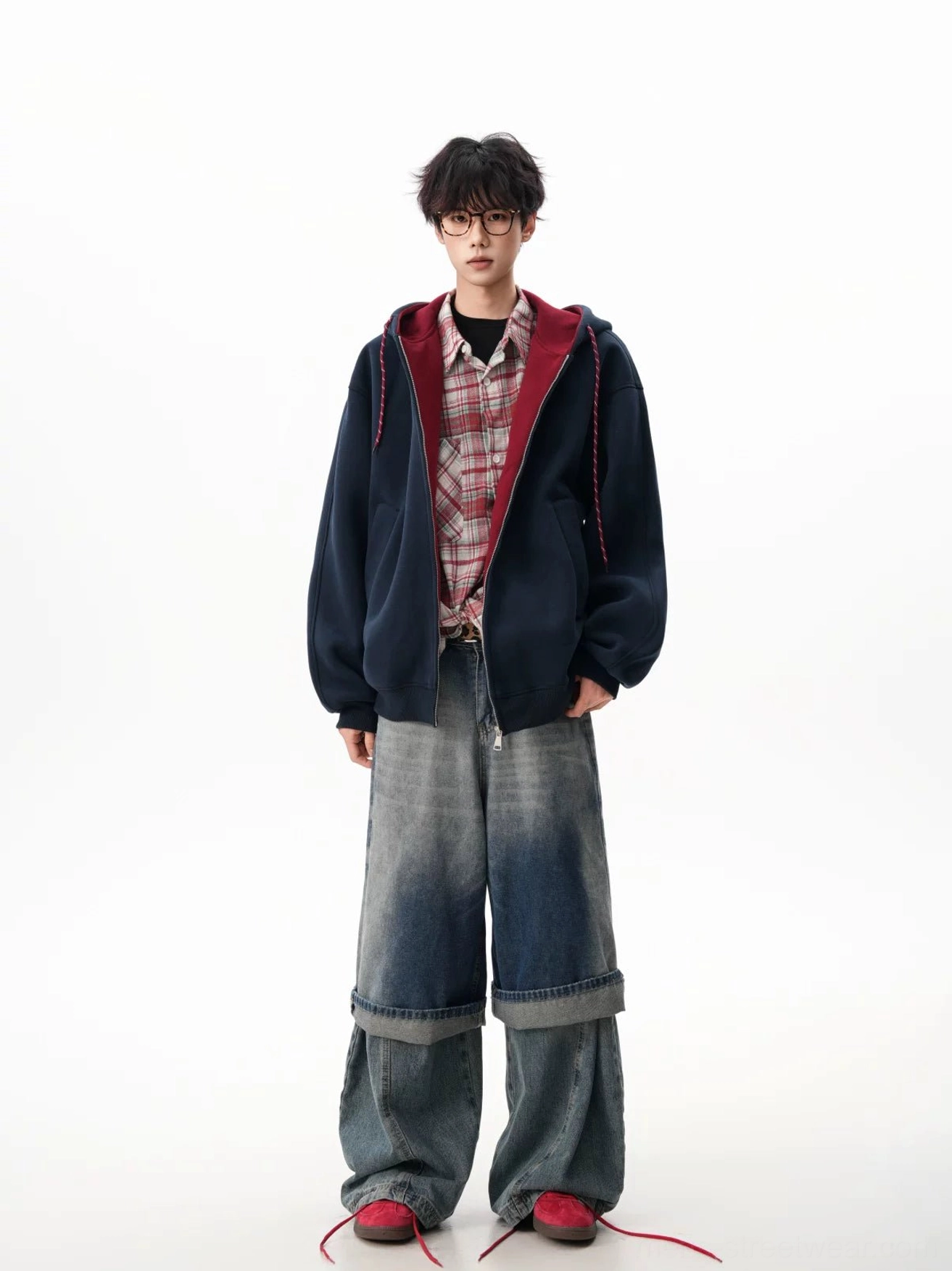Soft fleece oversized zip-up hoodie with contrast hood details and practical front hand pockets