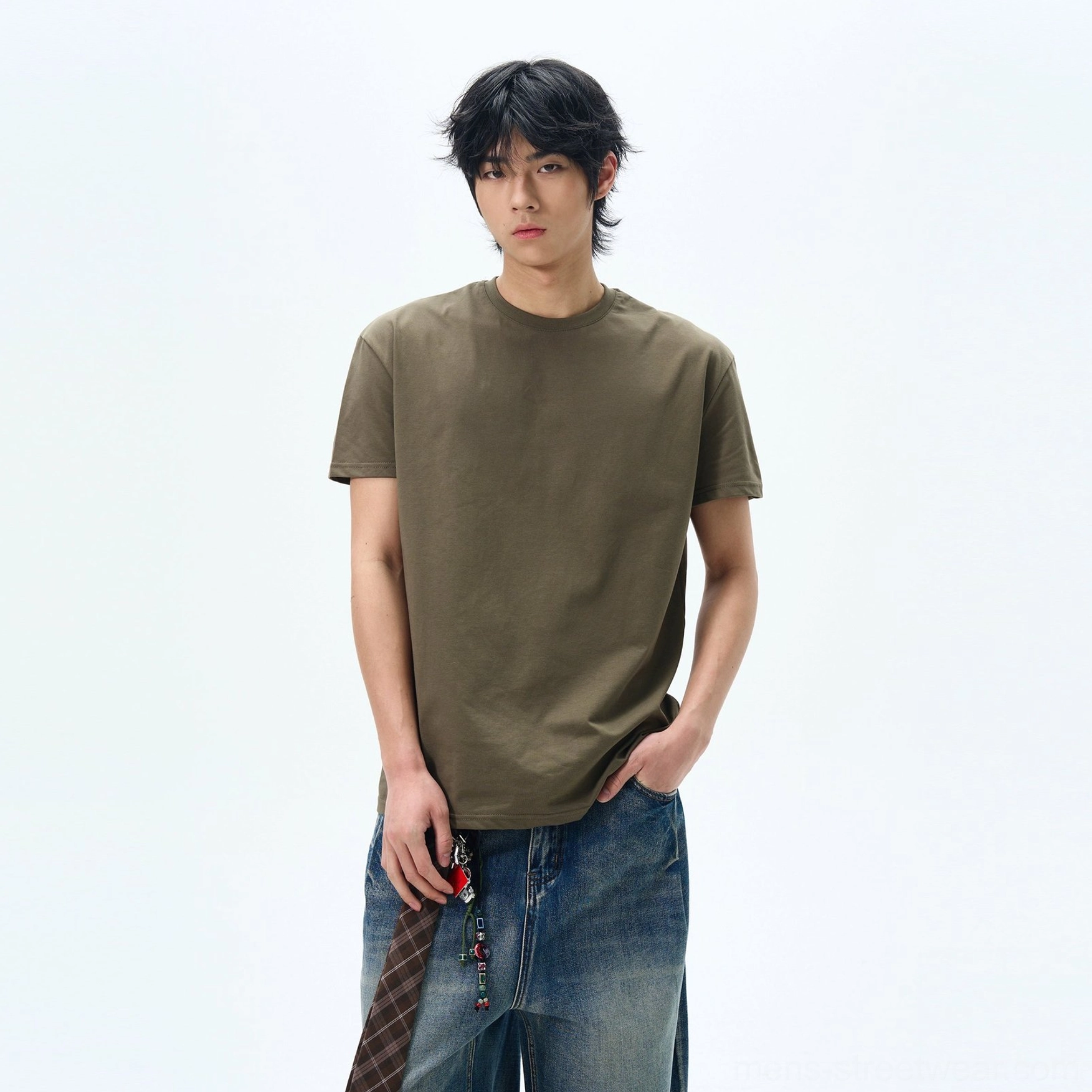 Minimalist solid color crew neck t-shirt product image with relaxed streetwear silhouette and short sleeves