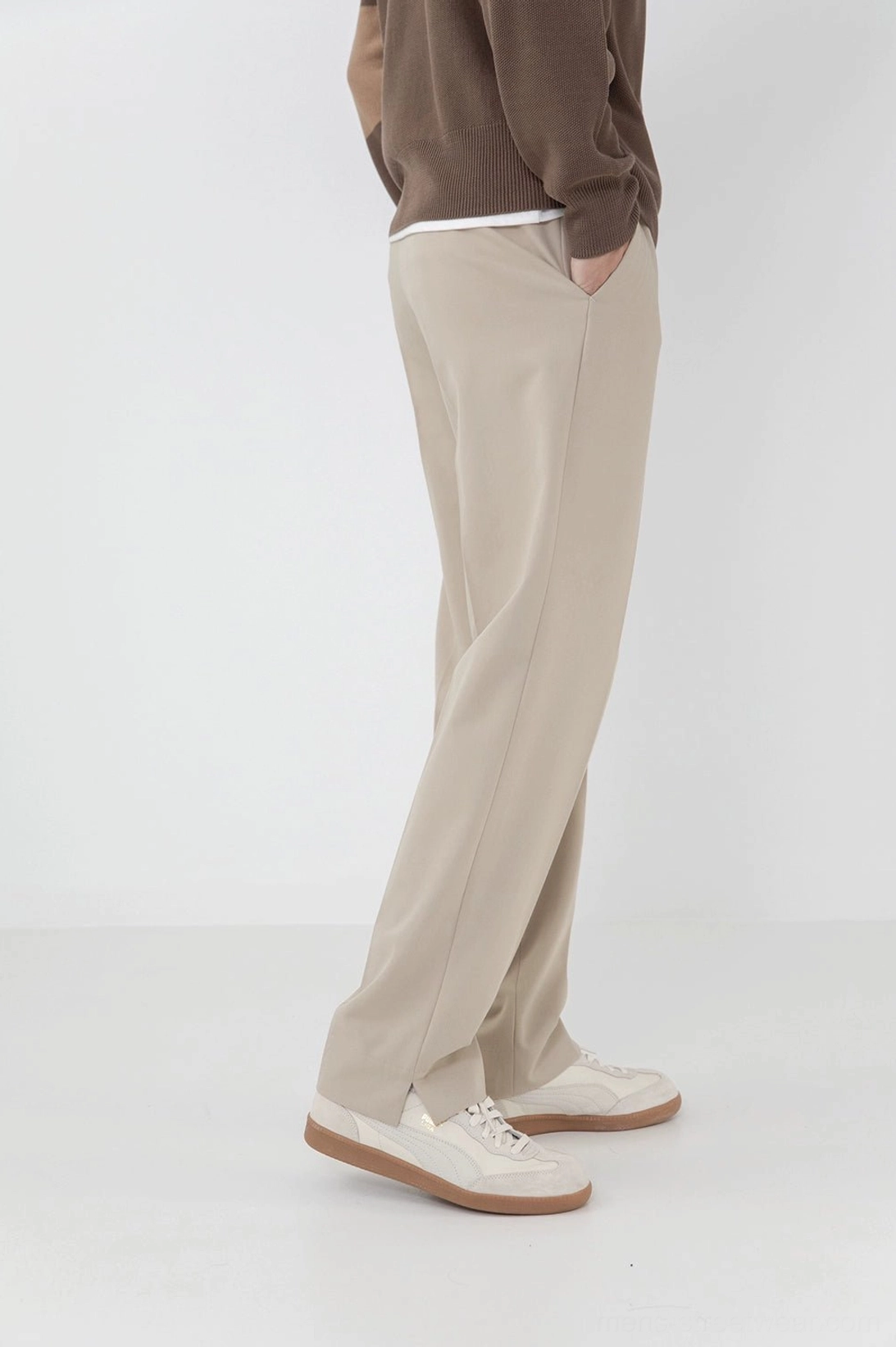 Full body casual outfit beige split hem pants colorblock polo sweater beret leather shoes canvas bag