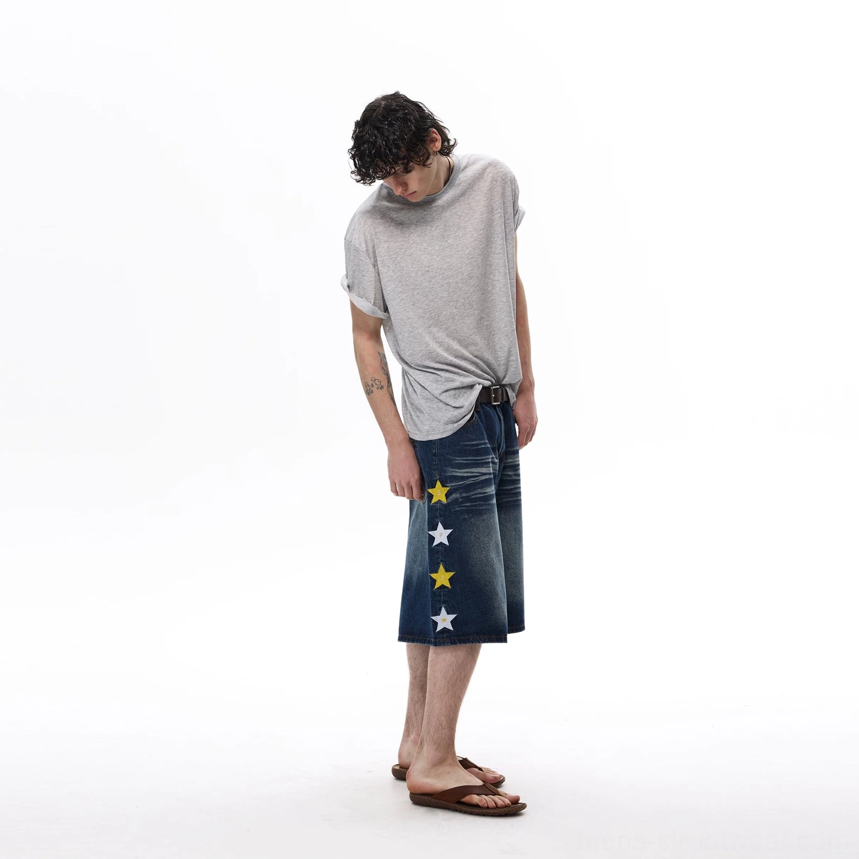 Dark blue star appliqué wide-leg vintage wash denim shorts product color variation