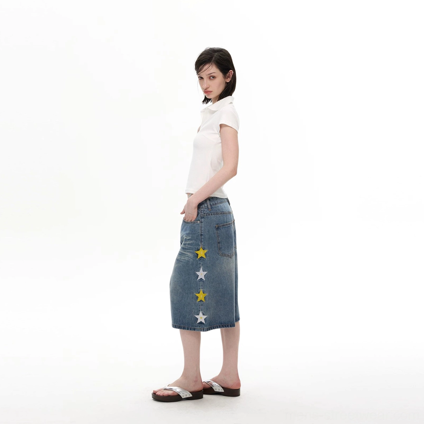 Light blue star appliqué wide-leg vintage wash denim shorts product color variation
