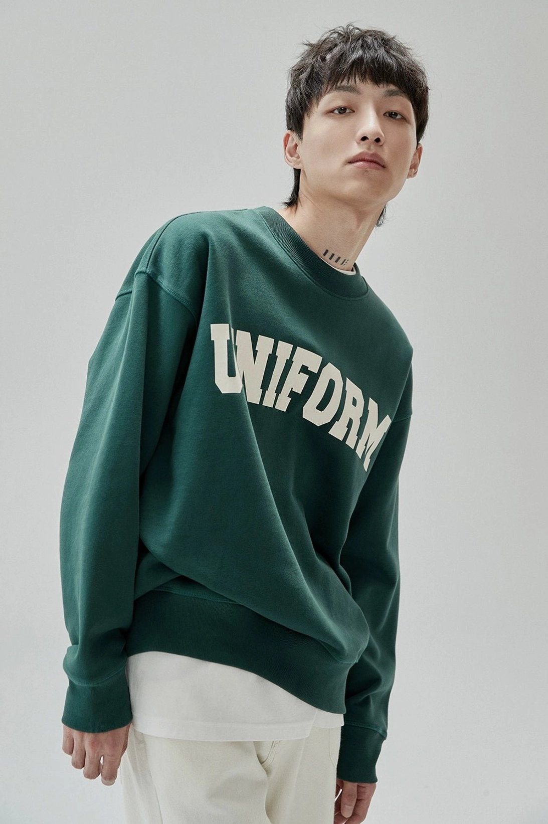 Streetwear crewneck sweatshirt with reinforced seams and bold arched graphic detail