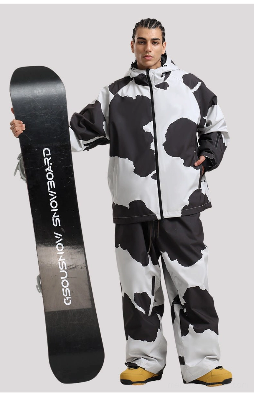 Streetwear snowboarding jacket with a protective hood, wind-resistant hem, zippered pockets, and modern oversized proportions