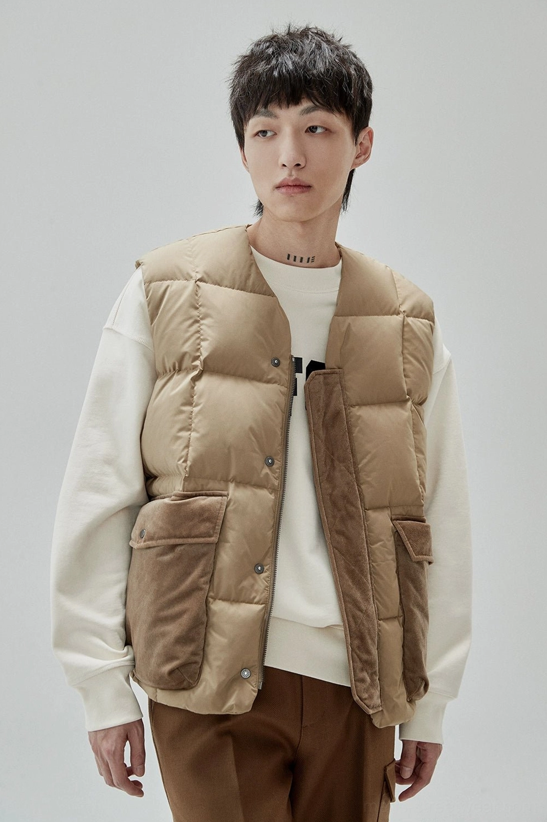 UNIFORM printed sweatshirt with ribbed cuffs and hem for a structured yet relaxed fit