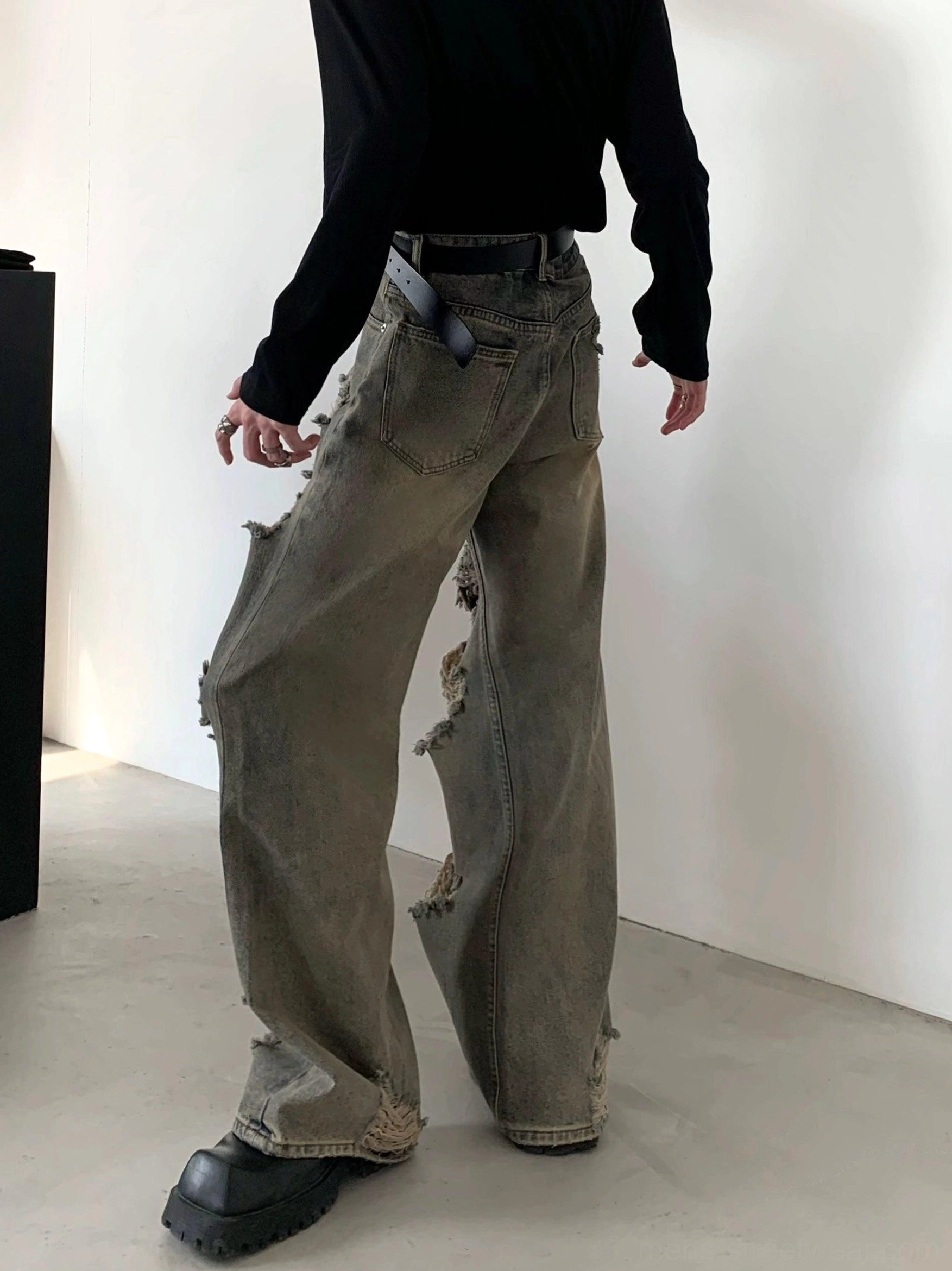 Side rear view of vintage washed wide-leg denim cargo pants featuring loose streetwear silhouette and utility pocket detail