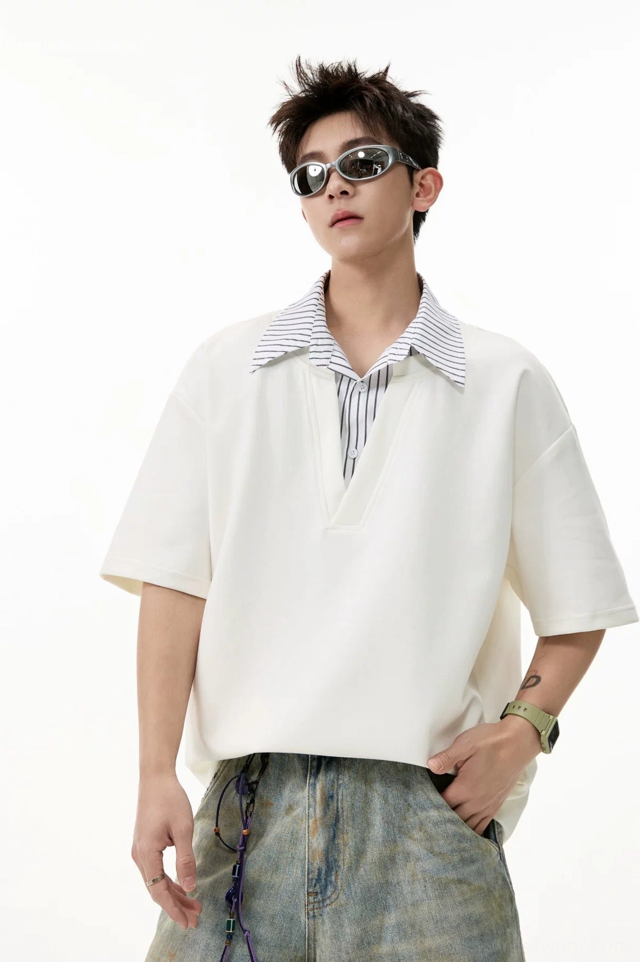 White layered V-placket oversized polo tee with striped collar worn with washed denim shorts in a Seoul streetwear outfit