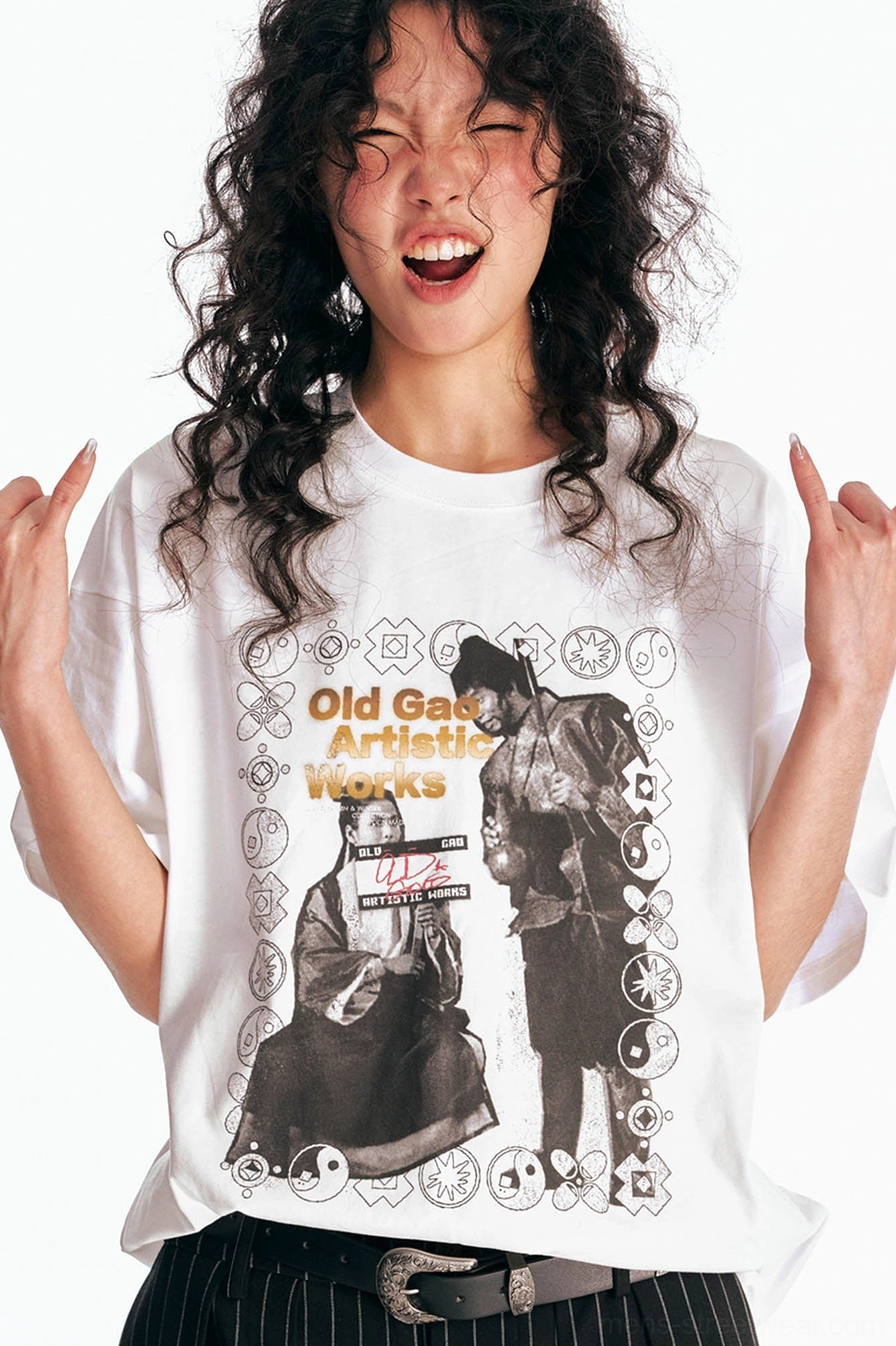 Close-up of white retro movie poster graphic T-shirt showing the complete chest artwork and loose Korean streetwear fit