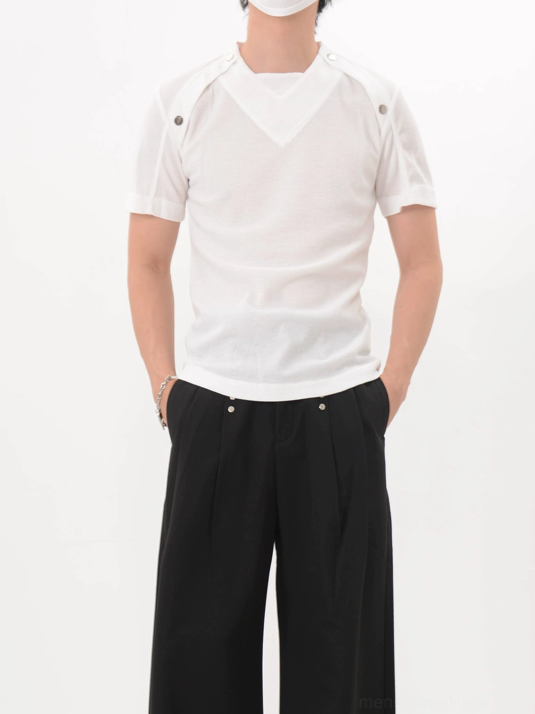 White shoulder snap fitted knit tee full front view featuring crew neckline, V-shaped chest detail, and clean Acubi-style silhouette