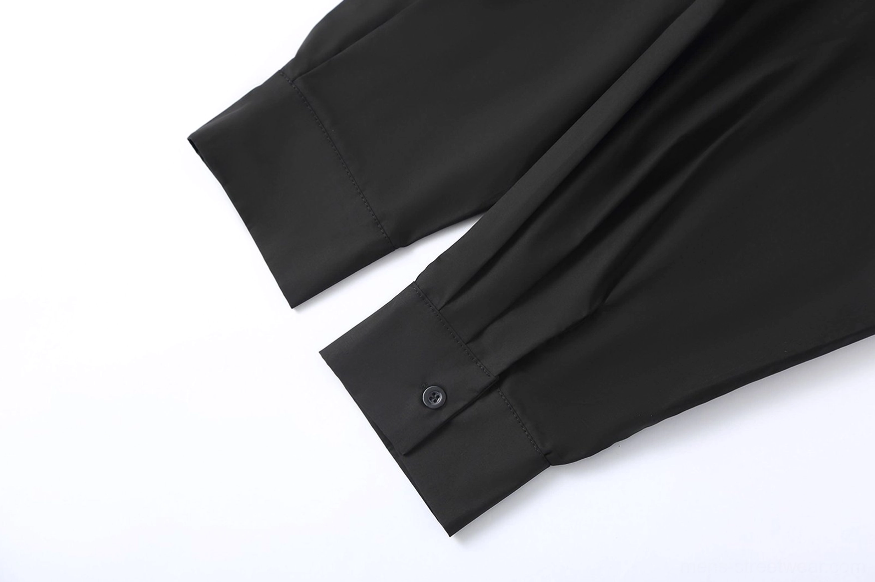 Wide sleeve oversized cotton shirt with a relaxed boxy shape for modern streetwear layering and everyday wear